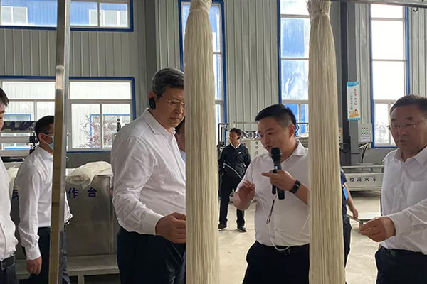 內(nèi)蒙古自治區(qū)黨委常委、通遼市委書記孟憲東攜考察團到一諾環(huán)境考察指導